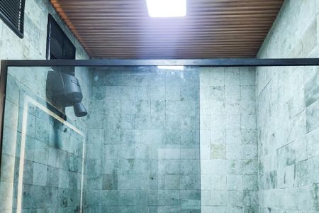 Banheiro de kitnet/studio para alugar com 1 quarto, 21m² em Botafogo, Rio de Janeiro