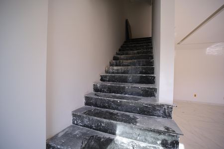Casa à venda com 118m², 3 quartos e 4 vagasEscada