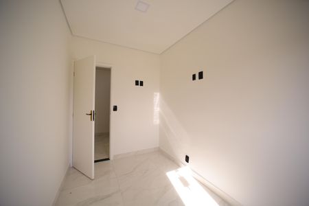 Casa à venda com 118m², 3 quartos e 4 vagasQuarto 2