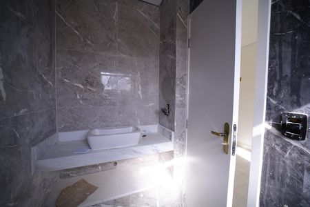 Casa à venda com 118m², 3 quartos e 4 vagasBanheiro do Quarto 1