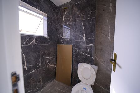 Casa à venda com 118m², 3 quartos e 4 vagasBanheiro do Quarto 1