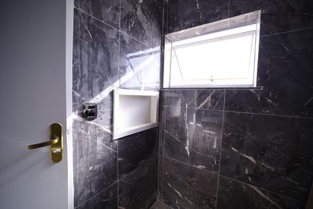 Casa à venda com 118m², 3 quartos e 4 vagasBanheiro do Quarto 1