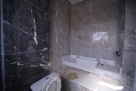 Casa à venda com 118m², 3 quartos e 4 vagasBanheiro do Quarto 1