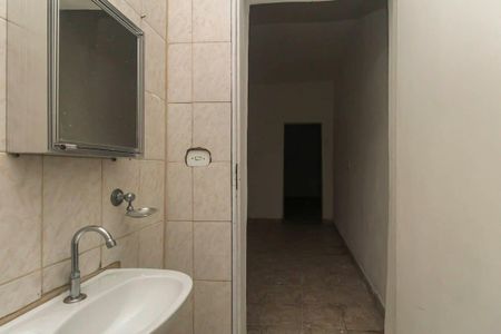 Banheiro social de casa para alugar com 1 quarto, 125m² em Jardim Iva, São Paulo