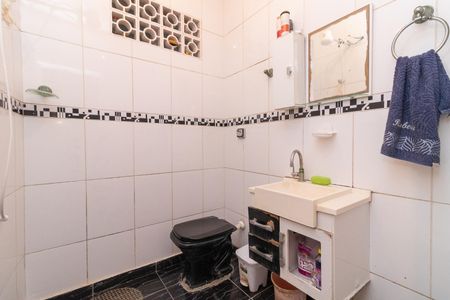 Casa para alugar com 70m², 2 quartos e 2 vagas Casa para alugar com 70m², 2 quartos e 2 vagasBanheiro