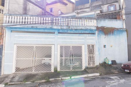 Casa para alugar com 70m², 2 quartos e 2 vagas Casa para alugar com 70m², 2 quartos e 2 vagasFachada