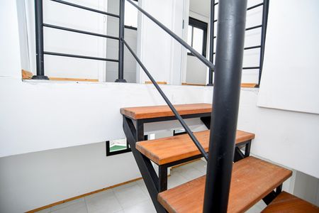 Apartamento para alugar com 68m², 2 quartos e 1 vaga Apartamento para alugar com 68m², 2 quartos e 1 vagaEscada