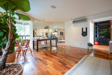 Apartamento à venda com 230m², 3 quartos e 3 vagas