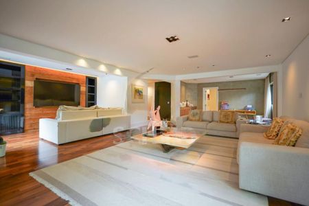 Apartamento à venda com 230m², 3 quartos e 3 vagas