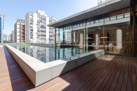 Apartamento à venda com 288m², 3 quartos e 4 vagas Apartamento à venda com 288m², 3 quartos e 4 vagasPiscina