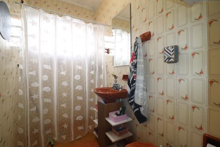 Casa à venda com 156m², 2 quartos e 2 vagasBanheiro