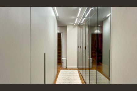 Apartamento para alugar com 180m², 3 quartos e 1 vaga Apartamento para alugar com 180m², 3 quartos e 1 vagaCloset da suíte