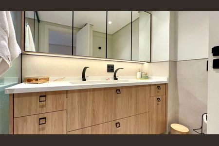 Apartamento para alugar com 180m², 3 quartos e 1 vaga Apartamento para alugar com 180m², 3 quartos e 1 vagaBanheiro da Suíte