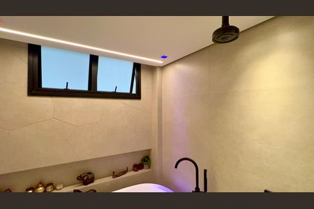 Apartamento para alugar com 180m², 3 quartos e 1 vaga Apartamento para alugar com 180m², 3 quartos e 1 vagaBanheiro da Suíte