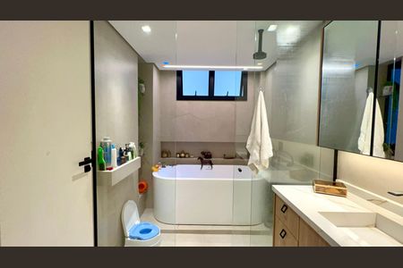 Apartamento para alugar com 180m², 3 quartos e 1 vaga Apartamento para alugar com 180m², 3 quartos e 1 vagaBanheiro da Suíte