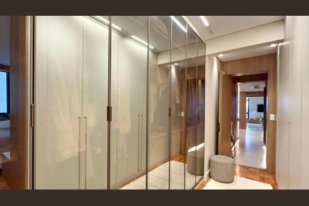 Apartamento para alugar com 180m², 3 quartos e 1 vaga Apartamento para alugar com 180m², 3 quartos e 1 vagaCloset da suíte