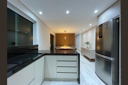 Casa para alugar com 380m², 6 quartos e 1 vaga Casa para alugar com 380m², 6 quartos e 1 vagaCozinha