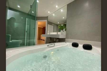 Casa para alugar com 380m², 6 quartos e 1 vaga Casa para alugar com 380m², 6 quartos e 1 vagaBanheiro