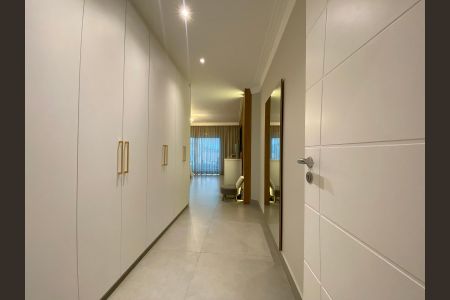 Casa para alugar com 380m², 6 quartos e 1 vaga Casa para alugar com 380m², 6 quartos e 1 vagaCorredor