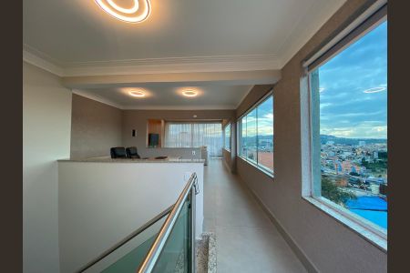 Casa para alugar com 380m², 6 quartos e 1 vaga Casa para alugar com 380m², 6 quartos e 1 vagaCorredor