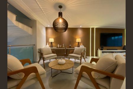 Casa para alugar com 380m², 6 quartos e 1 vaga Casa para alugar com 380m², 6 quartos e 1 vagaSala de Jantar