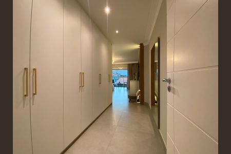 Casa para alugar com 380m², 6 quartos e 1 vaga Casa para alugar com 380m², 6 quartos e 1 vagaCorredor