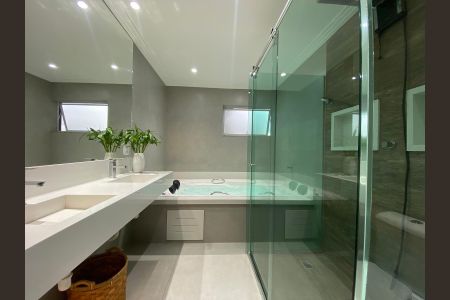 Casa para alugar com 380m², 6 quartos e 1 vaga Casa para alugar com 380m², 6 quartos e 1 vagaBanheiro