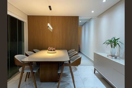 Casa para alugar com 380m², 6 quartos e 1 vaga Casa para alugar com 380m², 6 quartos e 1 vagaSala de Jantar