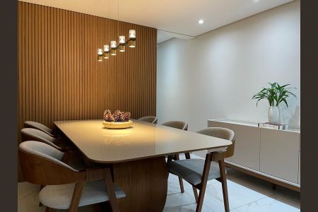 Casa para alugar com 380m², 6 quartos e 1 vaga Casa para alugar com 380m², 6 quartos e 1 vagaSala de Jantar