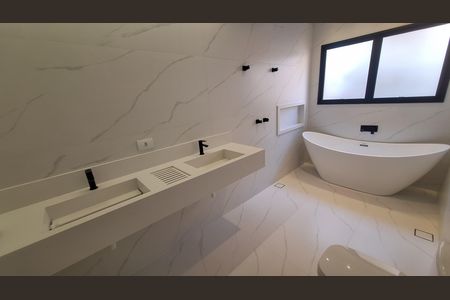 Casa de condomínio à venda com 334m², 2 quartos e 2 vagas Casa de condomínio à venda com 334m², 2 quartos e 2 vagasBanheiro da Suíte 4