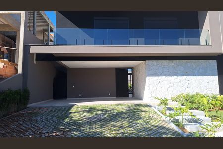 Casa de condomínio à venda com 334m², 2 quartos e 2 vagas Casa de condomínio à venda com 334m², 2 quartos e 2 vagasFachada