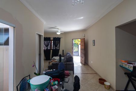 Casa à venda com 136m², 3 quartos e 3 vagas Casa à venda com 136m², 3 quartos e 3 vagasSalas