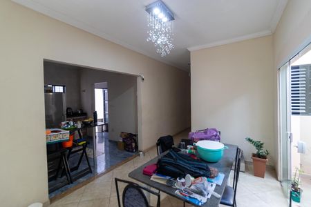 Casa à venda com 136m², 3 quartos e 3 vagas Casa à venda com 136m², 3 quartos e 3 vagasSalas