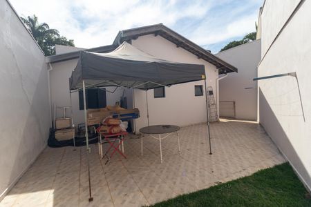Casa à venda com 136m², 3 quartos e 3 vagas Casa à venda com 136m², 3 quartos e 3 vagasQuintal