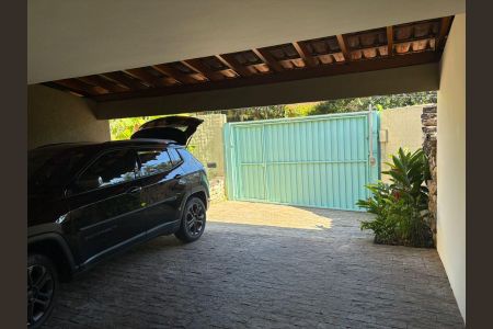 Casa à venda com 608m², 4 quartos e 4 vagas Casa à venda com 608m², 4 quartos e 4 vagasÁrea externa