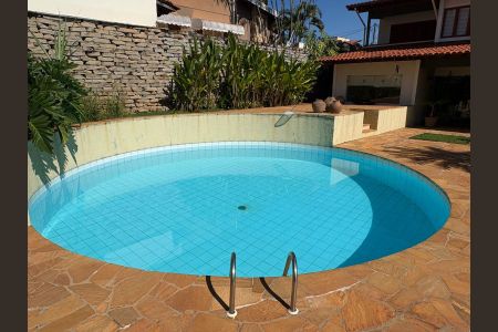 Casa à venda com 608m², 4 quartos e 4 vagas