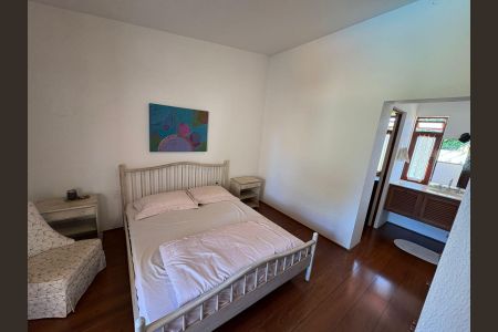 Casa à venda com 608m², 4 quartos e 4 vagas Casa à venda com 608m², 4 quartos e 4 vagasQuarto