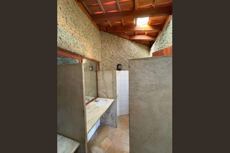 Casa à venda com 608m², 4 quartos e 4 vagas Casa à venda com 608m², 4 quartos e 4 vagasBanheiro