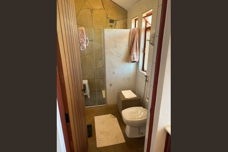Casa à venda com 608m², 4 quartos e 4 vagas Casa à venda com 608m², 4 quartos e 4 vagasBanheiro