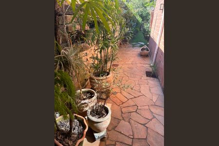 Casa à venda com 608m², 4 quartos e 4 vagas Casa à venda com 608m², 4 quartos e 4 vagasÁrea externa