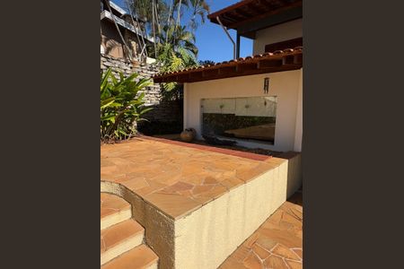 Casa à venda com 608m², 4 quartos e 4 vagas Casa à venda com 608m², 4 quartos e 4 vagasÁrea externa