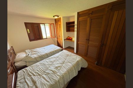 Casa à venda com 608m², 4 quartos e 4 vagas Casa à venda com 608m², 4 quartos e 4 vagasQuarto