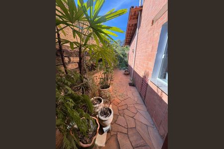 Casa à venda com 608m², 4 quartos e 4 vagas Casa à venda com 608m², 4 quartos e 4 vagasÁrea externa