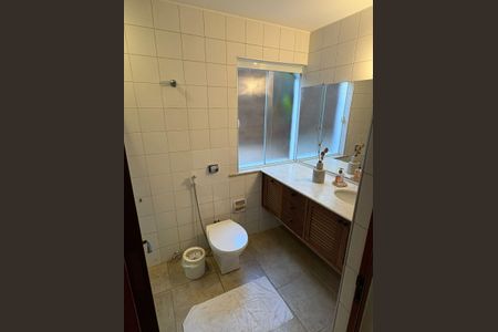 Casa à venda com 608m², 4 quartos e 4 vagas Casa à venda com 608m², 4 quartos e 4 vagasBanheiro