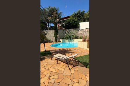 Casa à venda com 608m², 4 quartos e 4 vagas Casa à venda com 608m², 4 quartos e 4 vagasÁrea externa