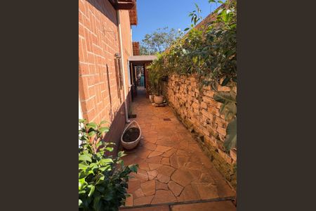 Casa à venda com 608m², 4 quartos e 4 vagas Casa à venda com 608m², 4 quartos e 4 vagasÁrea externa