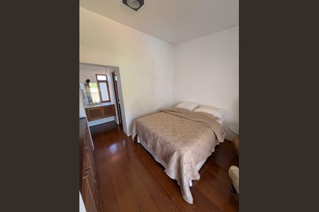Casa à venda com 608m², 4 quartos e 4 vagas Casa à venda com 608m², 4 quartos e 4 vagasQuarto