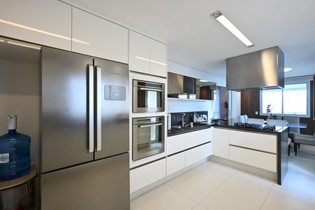 Apartamento à venda com 260m², 3 quartos e 4 vagasCozinha