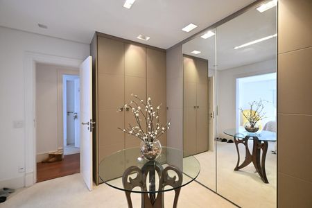 Apartamento à venda com 260m², 3 quartos e 4 vagasArmário da Suíte 1