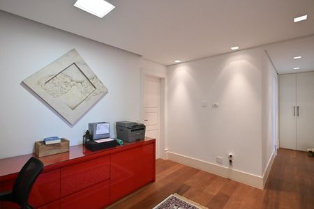 Apartamento à venda com 260m², 3 quartos e 4 vagasEscritório